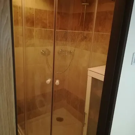 Pod Vezi I شقة
